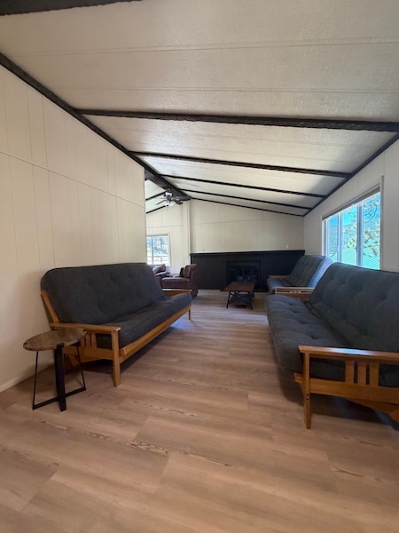 Rustic Bear Lodge-7